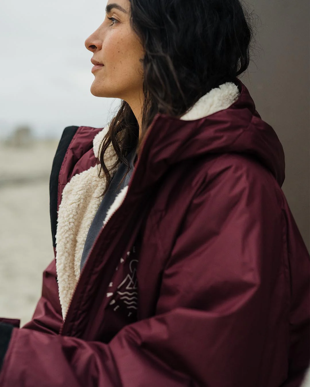 Escapism Sherpa Lined Changing Robe - Windsor Wine - Image 4