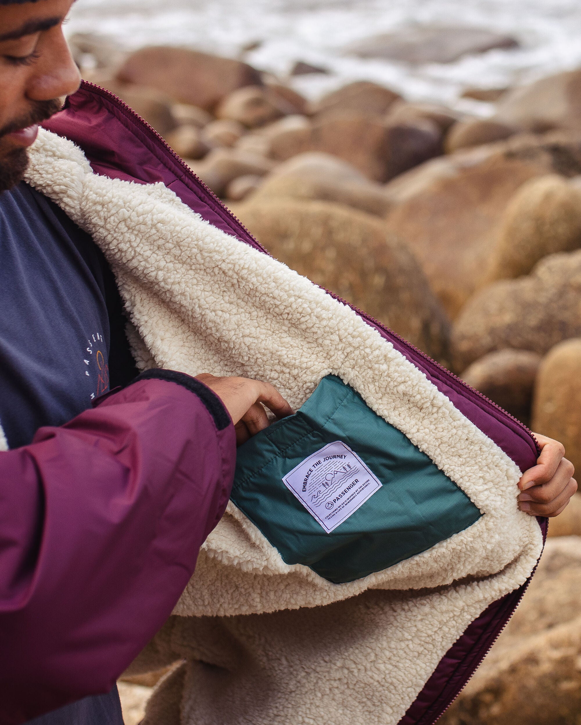 Escapism Sherpa Lined Changing Robe - Windsor Wine - Image 9