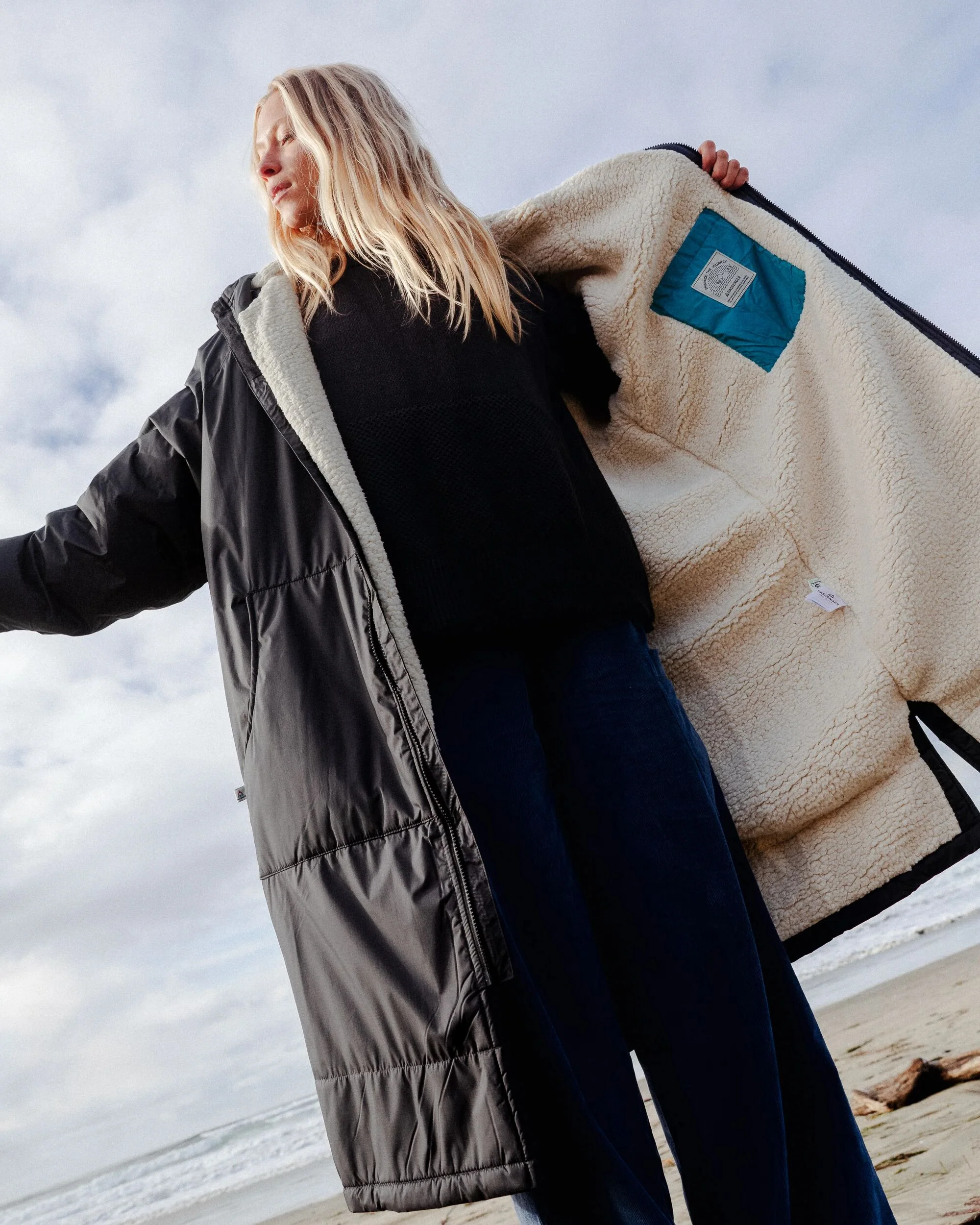 Escapism Sherpa Lined Changing Robe - Black - Image 6