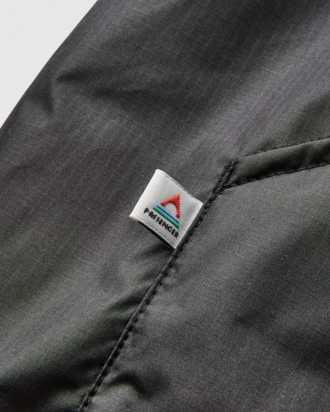 Roaming Sherpa Lined Changing Robe - Black/ Khaki - Image 13