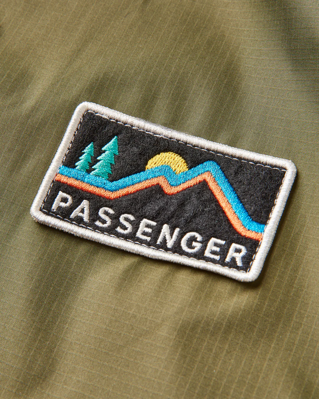 Roaming Sherpa Lined Changing Robe - Black/ Khaki - Image 8